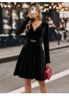 Kadın Uzun Kollu Kruvaze Yakalı Toka Detaylı Mini Kadife Elbise
