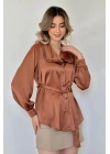 Kahverengi Yakası Fırfırlı Kuşaklı Saten Gömlek