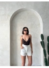 Kemer detaylı gabardin şort krem s25289