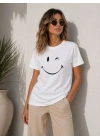 Minimal Gülümseyen Yüz Baskılı Tişört Kısa Kol Yazlık T-Shirt - Beyaz