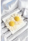 Papatya Model Beyaz Ve Sarı Renk Kadın Küpe