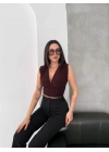 Vatkalı Kolsuz V Yaka Drapeli Crop Bluz Likralı Fit - Kahverengi