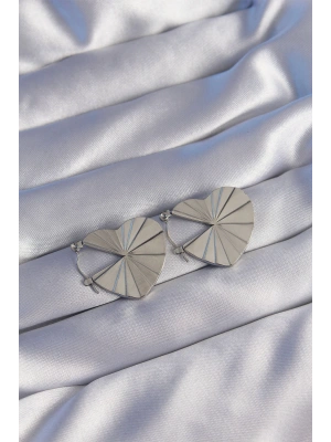 316L Çelik Gümüş Renk Çizgili Plaka Tasarımlı Kalp Küpe