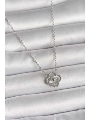 316L Çelik Gümüş Renk İşleme Detaylı Yonca Model Kadın Kolye