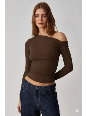 Asimetrik yaka bluz kahve pt
