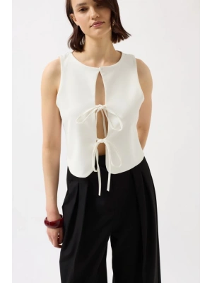 Bağcık Detay Dekolte Bluz