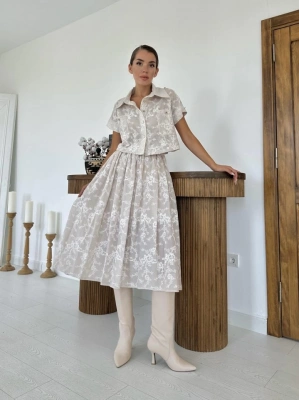 Bej Gömlek Ve Etek Takım