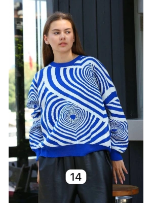 Beyaz kalp çizgili kazak saks mavisi