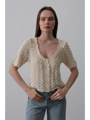 Çiçek Detaylı Düğmeli Triko - Ekru