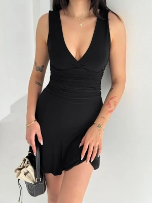 Derin V Yaka Sırt Dekolteli Mini Elbise Drapeli Şık Kolsuz - Siyah