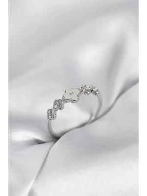 Gümüş Renk Minimal Yonca ve Zirkon Taşlı Kadın Yüzük