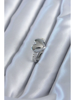 Gümüş Renk Pirinç Zirkon Taşlı Kalp Model Kadın Yüzük