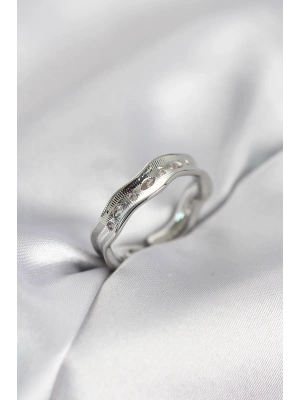 Gümüş Renk Su Damlası Model Zirkon Taşlı Kadın Yüzük