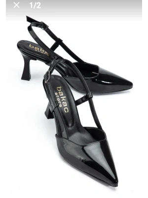 Hoost Siyah Rugan Topuklu Ayakkabı