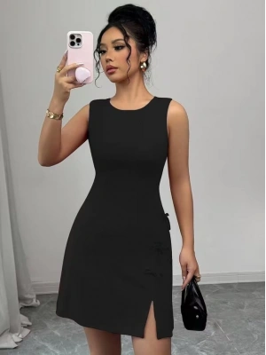 Kadın Askılı Yuvarlak Yaka Yırtmaçlı Fiyonk Detaylı Kısa Atlas Elbise