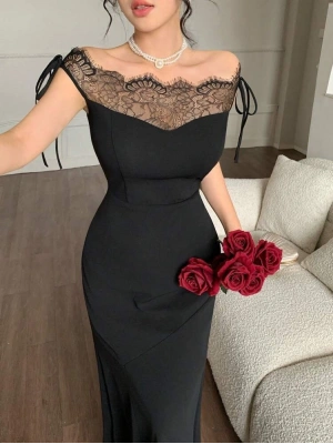 Kadın Göğüs Ve Yakası Dantel Detaylı Kayık Yaka Görünümlü Uzun Ithal Krep Elbise