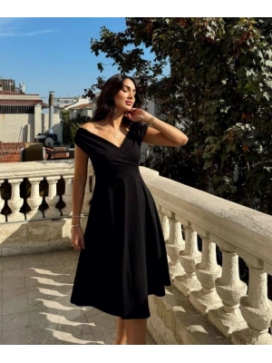 Kadın Kısa Kollu Kruvaze Yaka Eteği Volanlı Krep Elbise