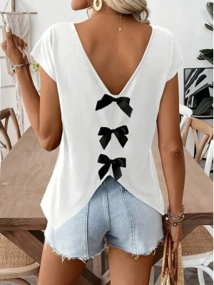 Kadın Kısa Kollu V Yakalı Arkadan Kurdele Detaylı Viskon Bluz