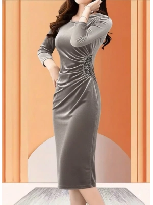 Kadın Uzun Kollu Bot Yaka Yanı Taş Detaylı Midi Kadife Elbise