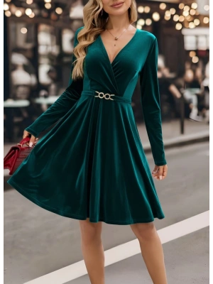 Kadın Uzun Kollu Kruvaze Yakalı Toka Detaylı Mini Kadife Elbise