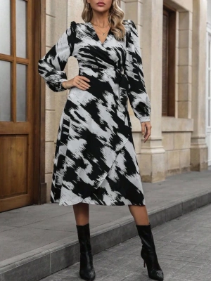 Kadın Uzun Kollu Kruvaze Yakalı Yandan Bağlamalı Desenli Mini Modal Elbise