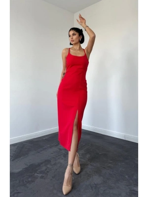 Kırmızı Sırt Dekolteli Elbise
