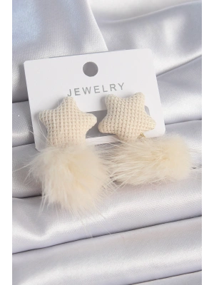 Krem Rengi Tüylü Ponpon Model Kadın Küpe