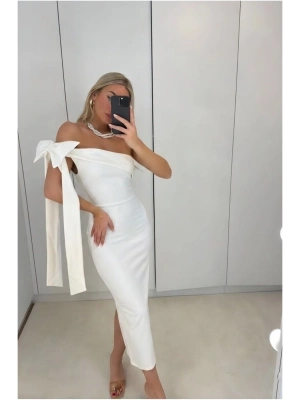 Krep Kuşaklı Kumaş Straplez Elbise