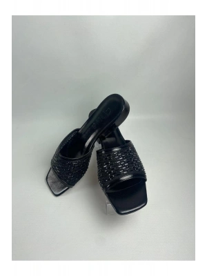 Ortu Siyah Cilt İşlemeli Terlik