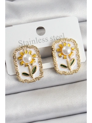 Pirinç Beyaz Mineli Papatya Figürlü Sanatsal Portre Model Gold Renk Kadın Küpe