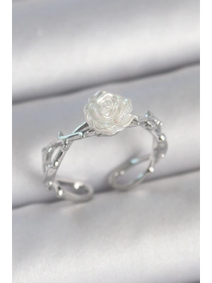 Pirinç Gümüş Renk Beyaz Gül Model Ayarlanabilir Kadın Yüzük