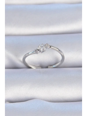 Pirinç Gümüş Renk Çiçek Model Zirkon Taş Detay Kadın Yüzük