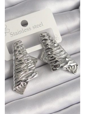 Pirinç Gümüş Renk İşleme Detaylı Katlanmış Kare Plaka Model Kadın Küpe