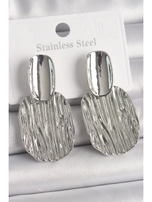 Pirinç Gümüş Renk İşlemeli Kare Plaka Model Kadın Küpe