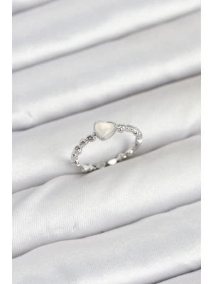 Pirinç Gümüş Renk Kalpli Model Kadın Yüzük