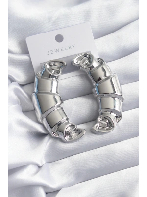 Pirinç Gümüş Renk Kruvasan Model Kadın Küpe