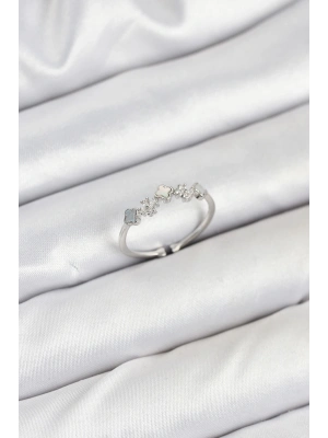 Pirinç Gümüş Renk Minimal Yonca Detaylı Kadın Yüzük