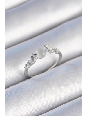 Pirinç Gümüş Renk Zirkon Taşlı Beyaz Mineli Kelebek Detay Kadın Yüzük