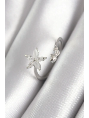 Pirinç Gümüş Renk Zirkon Taşlı Çiçek Model Kalp Detay Kadın Yüzük