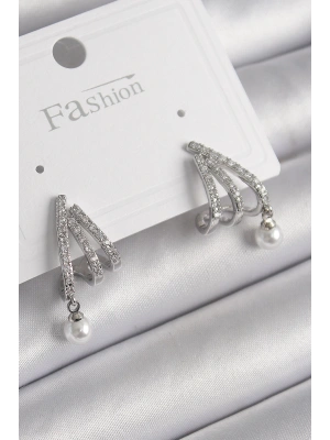 Pirinç Gümüş Renk Zirkon Taşlı Pençe Model İnci Detay Kadın Küpe