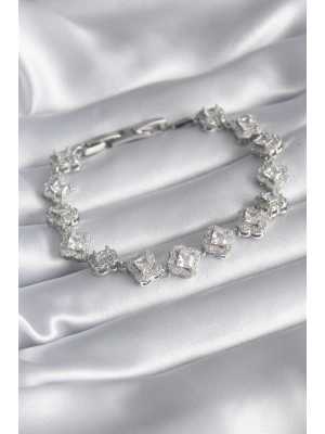 Pirinç Gümüş Renk Zirkon Taşlı Yonca Model VIP Seri Kadın Bileklik