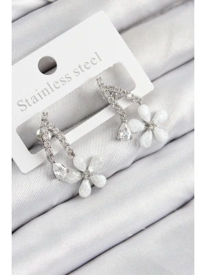 Pirinç Zirkon Taşlı Papatya Model Gümüş Renk Kadın Küpe