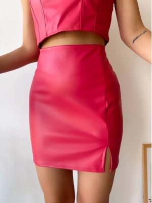 Tek yırtmaçlı arkadan fermuarlı deri etek fuşya s24475