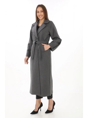 Uzun Kaşe Kaban – Yünlü Dokuma Kaşmir Kumaş, Kruvaze Yaka, Kuşaklı Astarlı Tesettür Uyumlu Şık Kışlık Siyah Model - Füme
