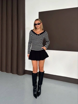 V yaka kol ve yaka düğmeli bluz siyah A4047