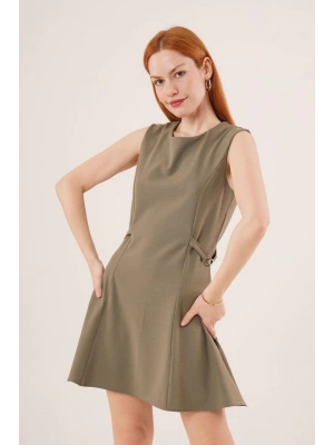 Yanları Zincir Detaylı Sıfır Kol Haki Mini Elbise