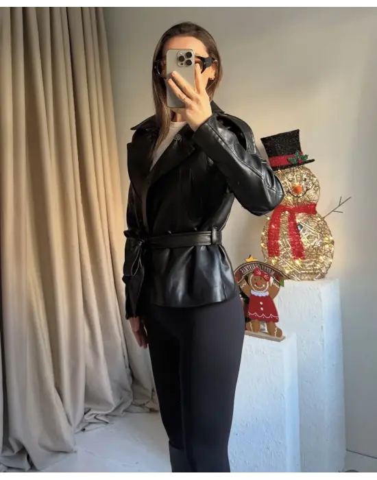 Siyah Kuşaklı Deri Ceket