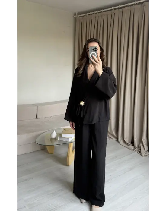Siyah Broşlu Pantolon Takımm