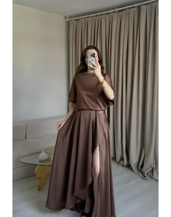 Kahve Yırtmaçlı Saten Elbise