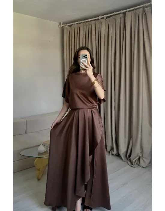 Kahve Yırtmaçlı Saten Elbise